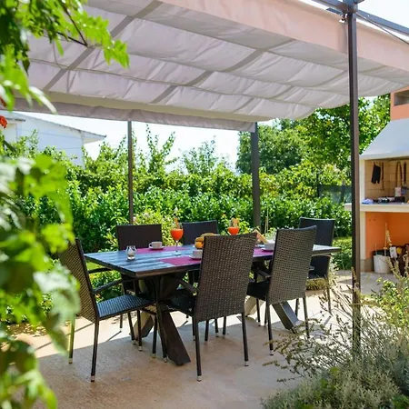 Casa de Férias House Mirjana
